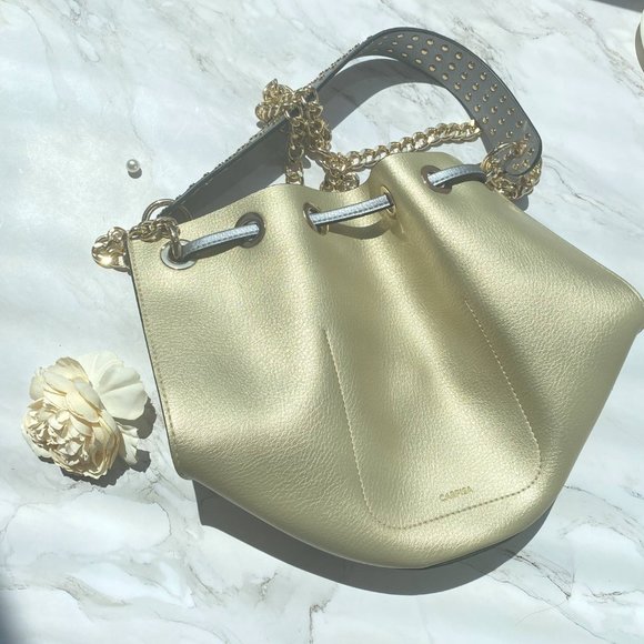 Carpisa Women's smooth Leather Medium Bucket Shoulder Bag - Picture 3 of 12